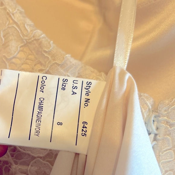 NWT Lillian West sweetheart mermaid lace size 8 wedding gown in champagne/ivory. - Picture 9 of 15